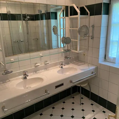Cinderella Apartment *